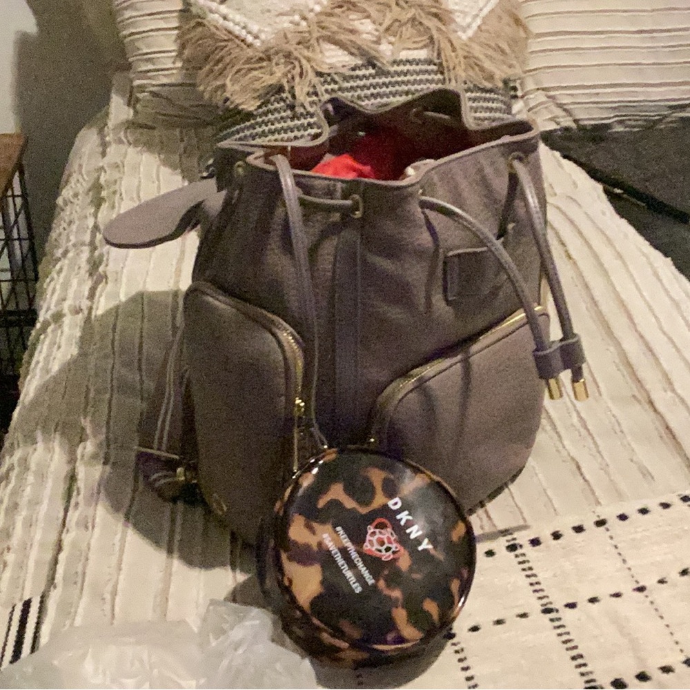 DKNY Rapture backpack - Picture 4 of 5
